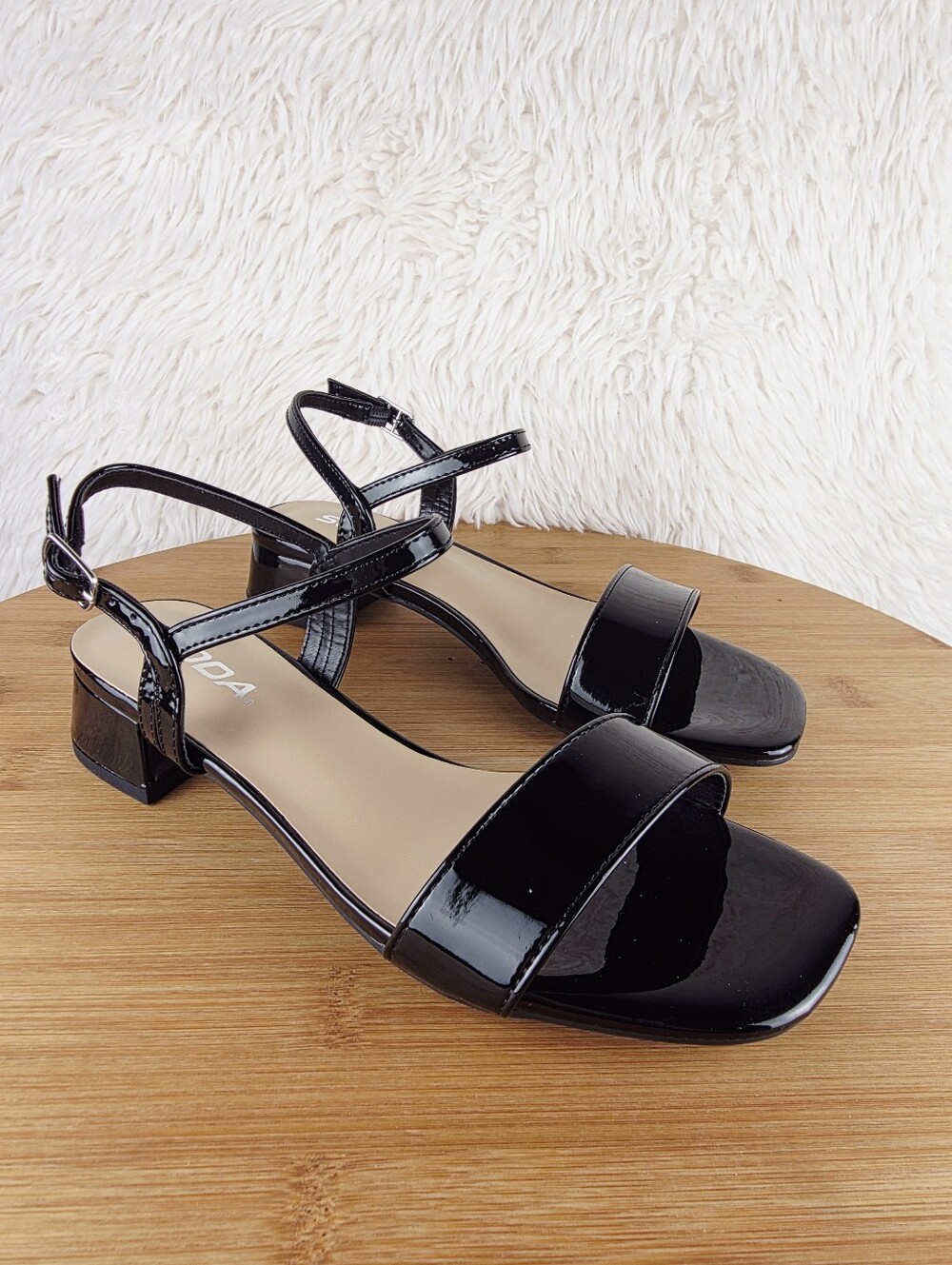 WOMEN'S SMALL BLOCK HEEL (EPISODE-S BLACK PAT SHINY)